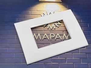 Placche Compatibili Con Bticino Serie LIVING LIGHT 3 4 7 Moduli Vari Colori per  - Foto 1 di 12