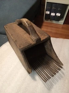 = Antique Handcrafted Cranberry Picker Primitive Wood & Tin, Farm Berry or Herb - Picture 1 of 4