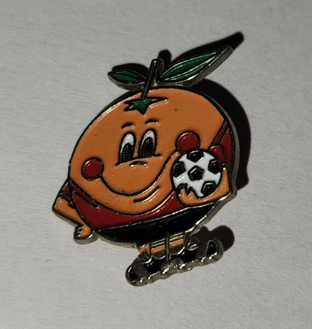 FIFA WORLD CUP ESPAÑA 1982 NARANJITO Mascot vintage PIN BADGE soccer football Cover