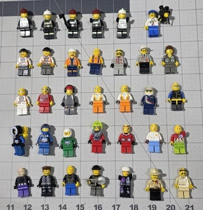 Menge 34 Lego Minifiguren gemischte Berufe: Feuerwehrleute Bau Rennfahrer Arktis - Bild 1 von 6