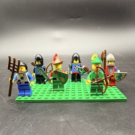 LEGO Castle 6103 - Castle Mini Figures 99% Complete No Box No Instructions