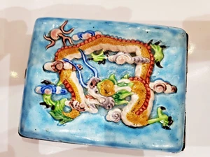 ANTICO PORTASIGARETTE DRAGO SMALTO ORIENTALE MULTICOLORE CLOISONNE, 4x3 - Foto 1 di 12