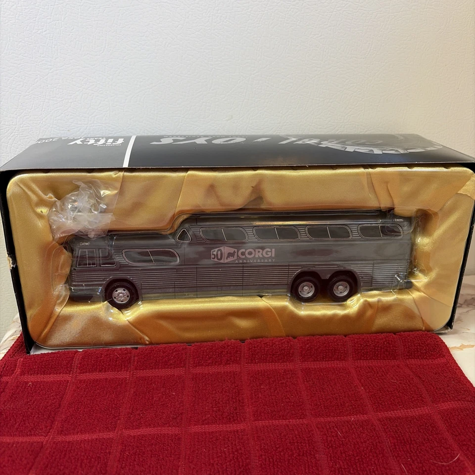 Corgi 50th Anniv. 1:50 Diecast GM 4501 Greyhound Scenicruiser US 54417 #72 - Image 1 of 4