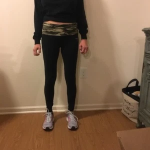 Susan Komen camouflage black leggings with fold over waistband and pink ribbon - Picture 1 of 6