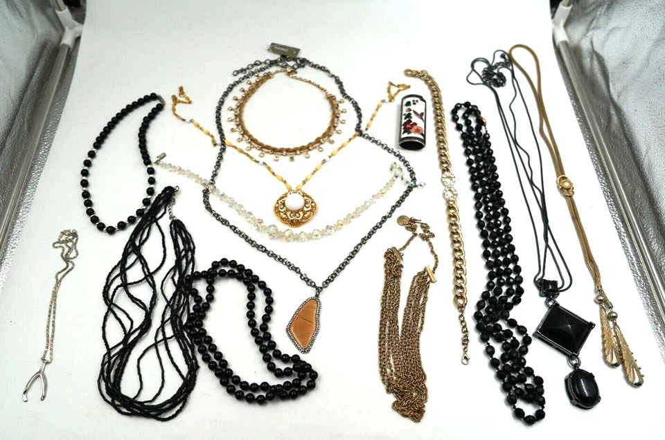 Lote - Collar Bisutería, Cuentas y Metal Tono Dorado, Estrás Elegante Foto 1 de 4