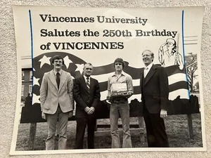 Foto univ de Vincennes 1982 Salutes 250 cumpleaños de Vincennes en verano, rosa - Imagen 1 de 5