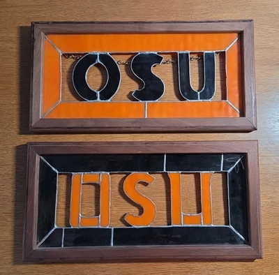 2 colgantes de pared vintage de vitrales universitarios de la década de 1990 OSU Oklahoma State University Foto 1 de 4