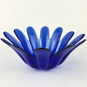 Cobalt Blue Glass Daisy Bowl 7” x 3” Vintage Art Center Piece Decor Vase - Picture 1 of 8
