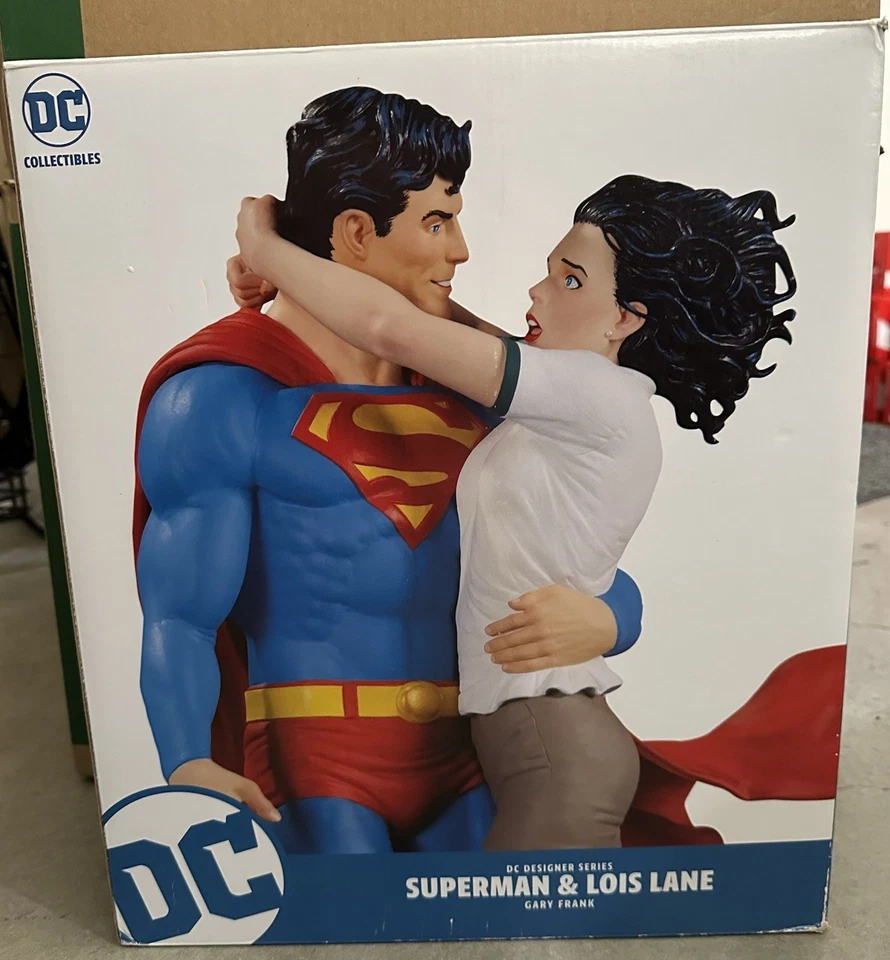 DC Designer Series Superman y Lois Lane por Gary Frank Daily Planet Estatua Foto 1 de 4