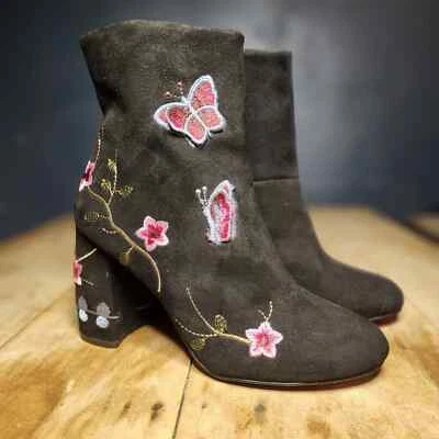 Botas de tacón para mujer NANETTE LEPORE talla 7 Lilly negro flor mariposa Foto 1 de 4