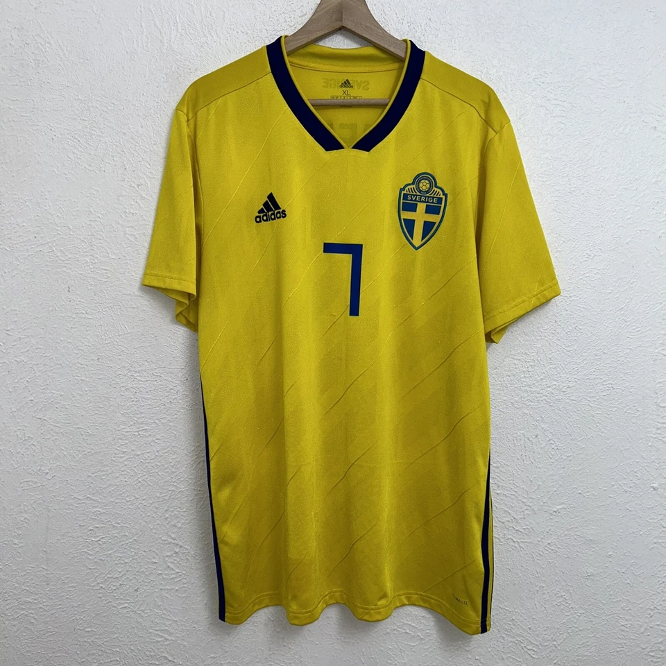 Camiseta de fútbol local Adidas Suecia 2018-2019 #7 Larson talla XL Foto 1 de 4