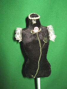 MUÑECA BARBIE TALLA VESTIDO FORMA - MANIQUÍ HECHO A MEDIDA ÚNICO EN SU CLASE - NEGRO - Imagen 1 de 4