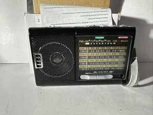 Radio portatile AM/FM/SW + USB MP3 + luce di sicurezza + cinghia perfettamente funzionante. - Foto 1 di 2