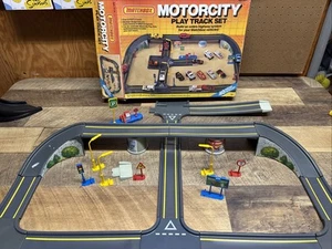 Vintage RARE 1987 Matchbox Motorcity Play Track Set Mostly Complete - Picture 1 of 15