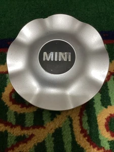 MINI COOPER OEM CENTER CAP SILVER FINISH BLACK LOGO 6771002-02 1piece - Picture 1 of 2