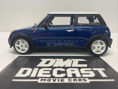 Mini Cooper 2001 1/18 Bburago modelo de coche fundido a presión azul metálico y blanco suelto Foto 1 de 4