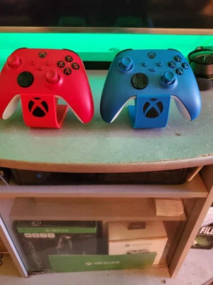 Xbox And PS4 Controller Stands - CUSTOM 3D PRINTED - Image 1 of 4