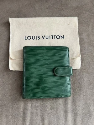 Cartera Louis Vuitton Cuero Epi Verde 🌟 Excelente Estado  Foto 1 de 4