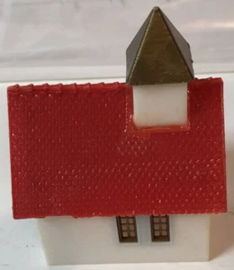 Small Miniature  Building Model Train Accessories White With Red Roof - Picture 1 of 5