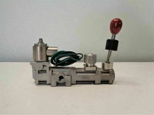 Elettrovalvola direzionale Versa VAG-3321-316-181D-XX-A120 valvola pneumatica - Foto 1 di 3