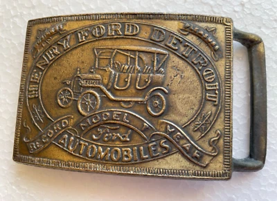 Automóviles Henry Ford con hebilla de cinturón Foto 1 de 4