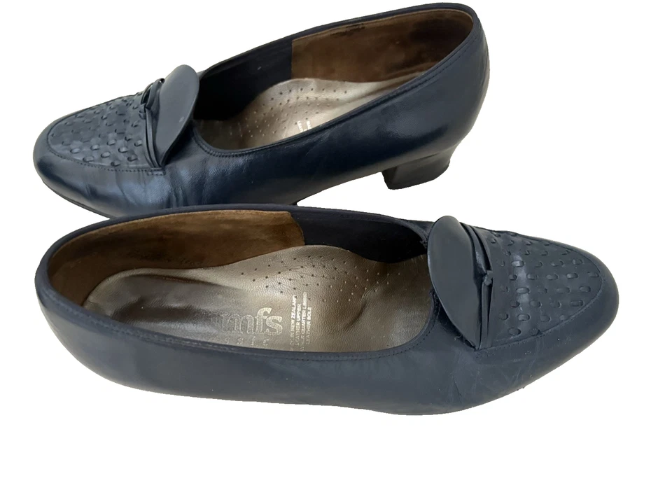 Zapatos cómodos de cuero Kumfs talla 9,5 W azul marino sin cordones tacón bajo suela de cuero Foto 1 de 4