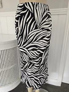 KOOKAI black & white print midi skirt elastic stretch waist Size 34 (6) NEAR NEW - Picture 1 of 5