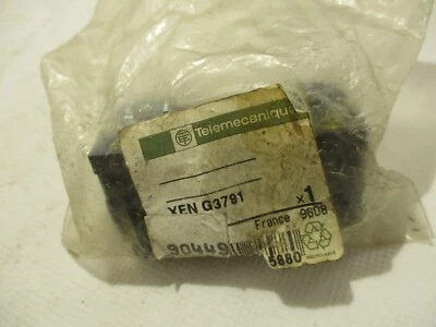 NEW TELEMECANIQUE XENG3791 PENDANT CONTACT BLOCK XEN-G3791 - Image 1 of 2
