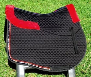 FSS KUNSTSCHAFFELL FELL Crystal Bling SaddleCloth GP Jump Schabracke SCHWARZ ROT - Bild 1 von 1