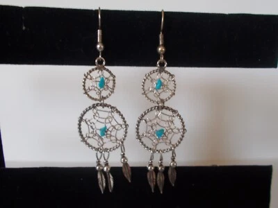 Pendientes Dreamcatcher Doble Placa Plata, Cuentas Turquesa con Plumas de Plata Foto 1 de 2