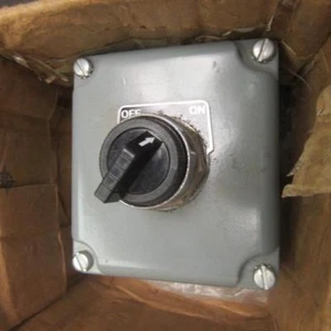 SQUARE D 9001KYK110 UNIT CONTROL STATION DIE CAST ENCLOSURE - Picture 1 of 2