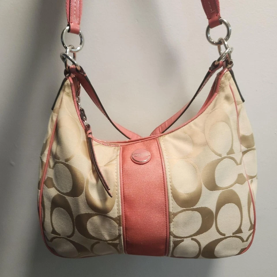 Bolso de Hombro Hobo Convertible a Rayas Coach Signature Cartera Passion Berry F21873 Foto 1 de 4