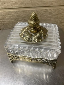 Tocador de vidrio y latón para joyería Ormolu ataúd tarro baratija caja 4,5"x 4" - Imagen 1 de 9