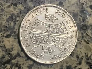 George VI Silver Half Crown In Good Condition 1945. Plus brown leather case - Picture 1 of 8