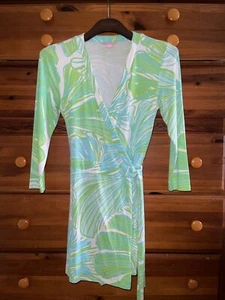 Lilly Pulitzer XS grün Glanz Wedel KARLIE WICKEL STRAMPLER Shorts Kleid V-Ausschnitt GUC - Bild 1 von 1