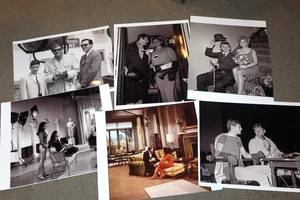 ~1966 TV BATMAN / Adam West, Burt Ward HINTER SZENEN / SELTENE FOTOS #2 - Bild 1 von 1