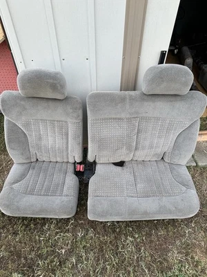 98-05 GMC Jimmy Chevy Blazer Traseiro Esquerdo Motoristas Banco Dobrável Assento Pano - Imagem 1 de 4