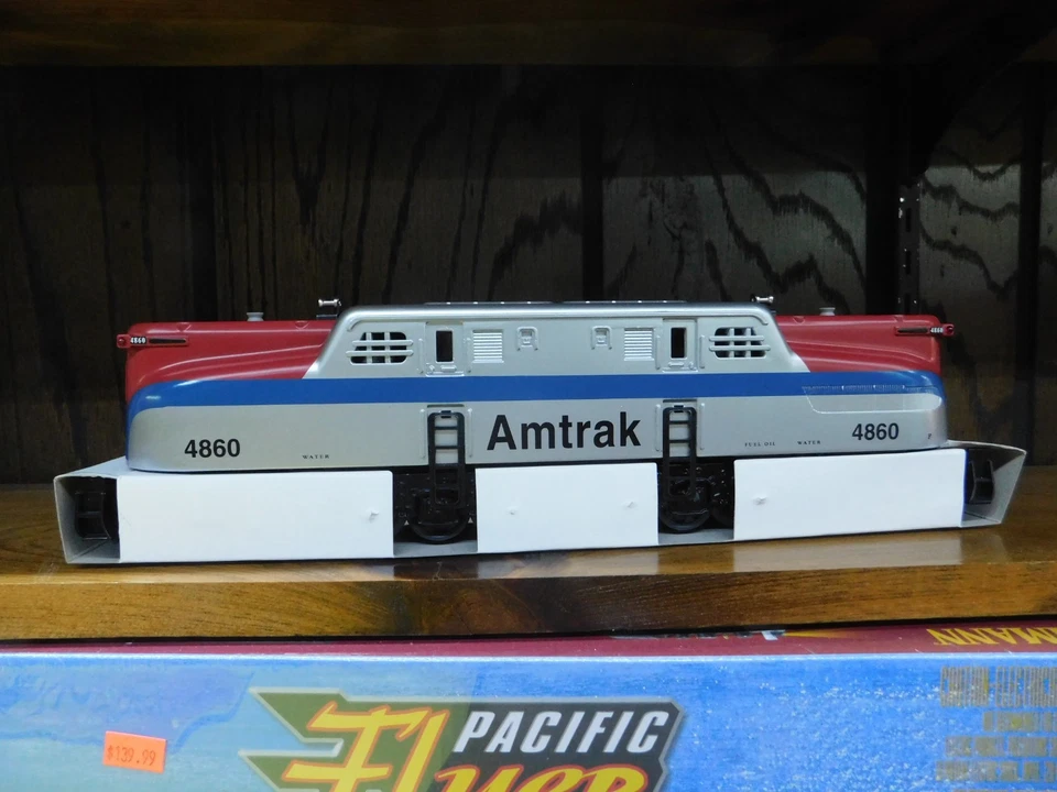 Williams by Bachmann 41704 Semi-scale die-cast GG-1 Amtrak  Very lightly used - Image 1 of 3