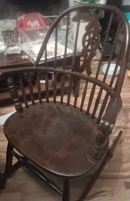 Mecedora Windsor antigua con ruedas años 1900 Foto 1 de 4