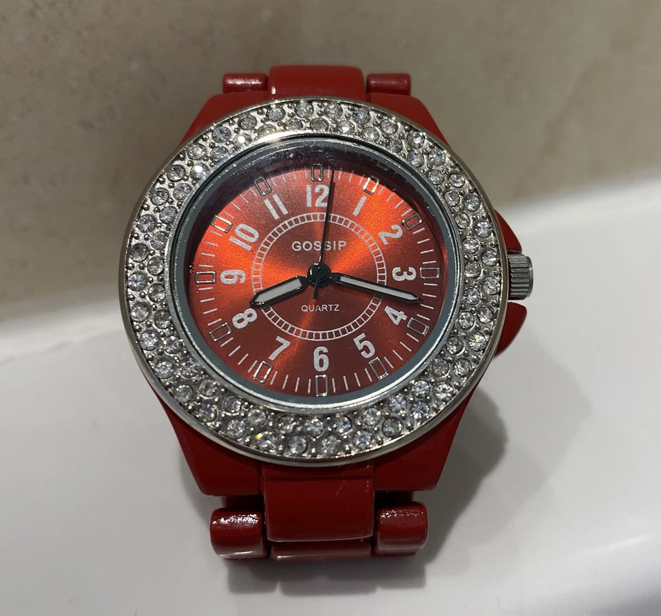 Reloj, Cristal para Dama, Chismes, Pulsera Roja con Cierre, Nuevo Sin Etiquetas, Perfecto Foto 1 de 4