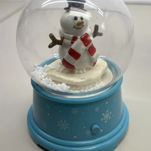 Frostiger Schneemann Gemmy musikalische Schneekugel singt wasserlos Weihnachten Urlaub - Bild 1 von 13