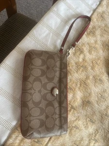Coach Outlet Wristlet Wallet New Without Tags Peyton Style Red brown C’s - Picture 1 of 8