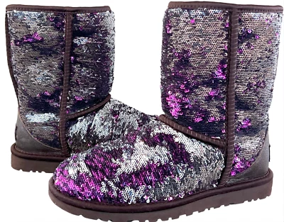 BOTAS UGG 1002978 MORADAS TERCIOPELO PLATA LENTEJUELAS CLÁSICAS BOTAS CORTAS 5 Foto 1 de 4