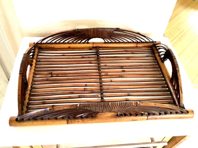 Mesa de centro de mesa de madera de bambú doblada vintage con caparazón de tortuga tropical Foto 1 de 4