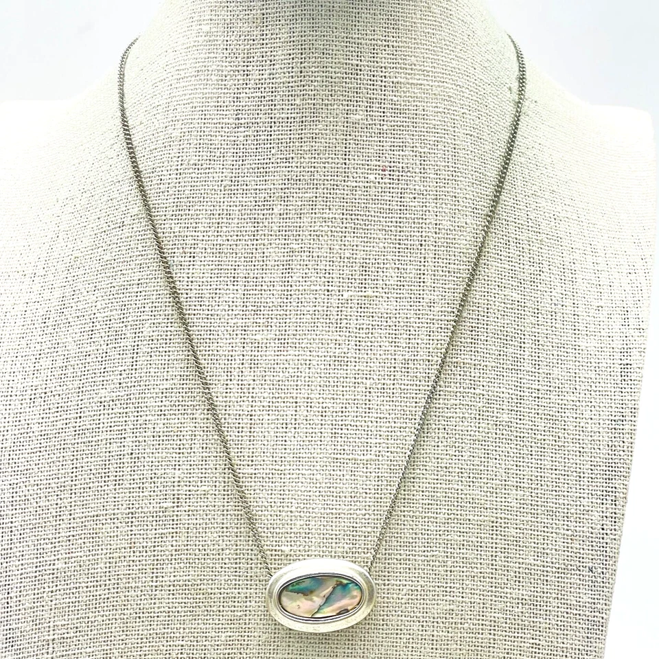 AVON Oval Shell Pendant Necklace Silver Tone Beach Coastal Islands Ocean Sea - Image 1 of 4