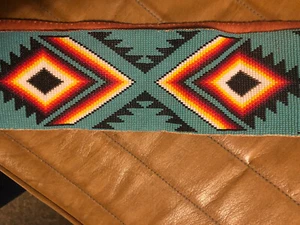 CINTURÓN DE BAILE INDIO NATIVO AMERICANO DISEÑO GEOMÉTRICO CON CUENTAS CUERO ANCHO 42" - Imagen 1 de 5