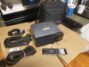 Optoma projector Model EP716, VGA, s-video and RCA connections, with carry case - Picture 1 of 15