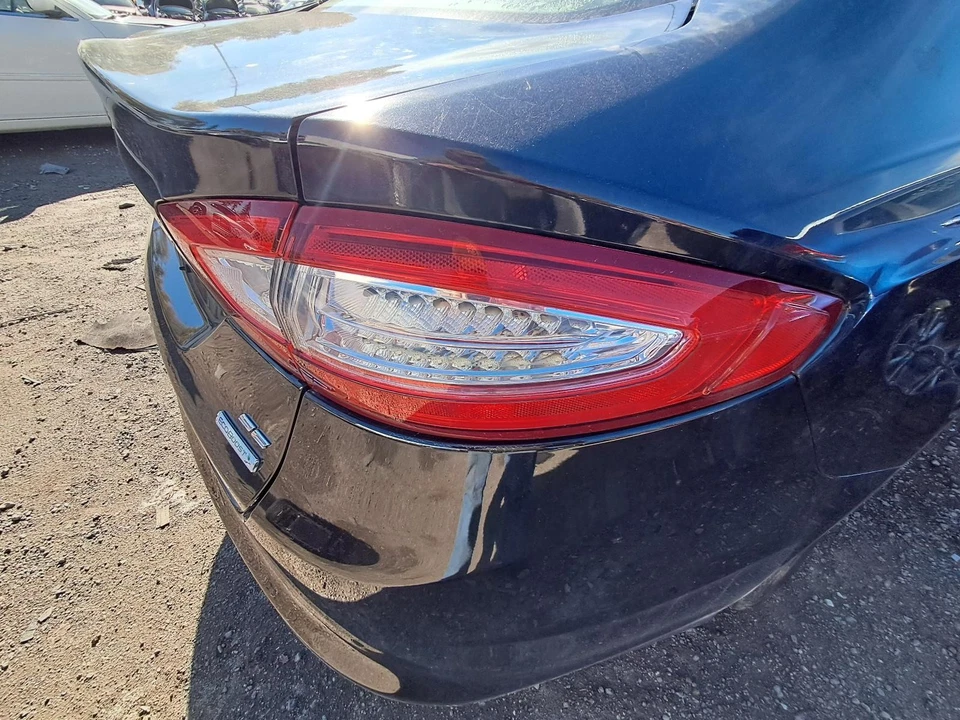 Conjunto de luz trasera derecha usado se adapta a: Ford Fusion 2014 cuarto panel montado LED Foto 1 de 4