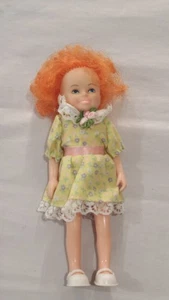 VINTAGE 1982 KNICKERBOCKER ORPHAN ANNIE POSABLE DOLL 6" TALL Yellow Dress  - Picture 1 of 3