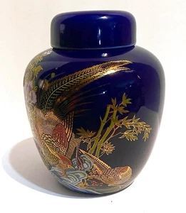 Jarrón pequeño de jengibre con tapa azul cobalto dorado faisanes floral 5" de alto - Imagen 1 de 7